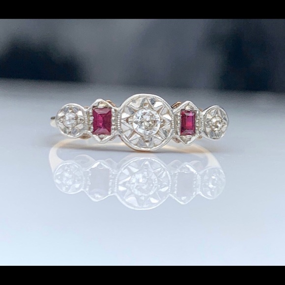 Antique diamond and ruby 5 stone ring - Picture 1 of 5